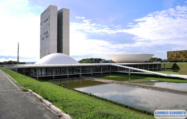 Comissão-do-Senado-aprova-isenção-do-IR-para-quem-ganha-até-R$-5-mil