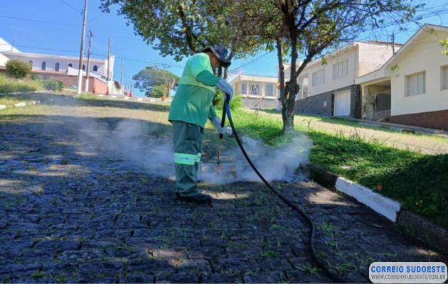 Capina-a-vapor-chega-a-Guaxupé-como-alternativa-sustentável-na-limpeza-urbana