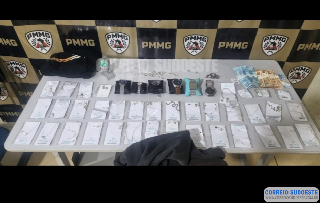 Polícia-Militar-prende-homens-e-recupera-material-roubado-em-joalheria-no-Centro-de-Arceburgo