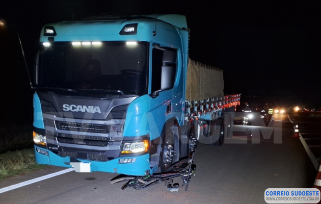 Jovem-morre-atropelado-por-caminhão-em-São-João-da-Boa-Vista