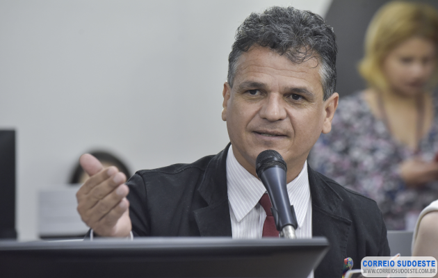 Deputado-Luizinho-aponta-solução-para-resolver-problema-de-detentas-presas-em-presídio-masculino