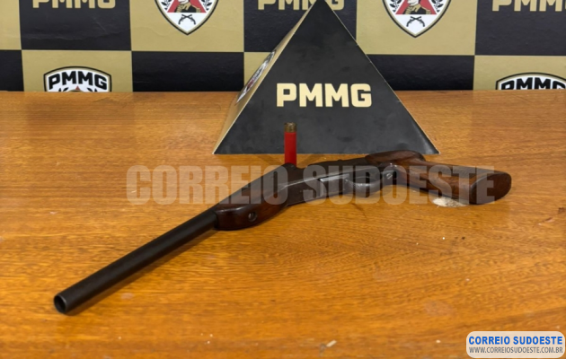 Homem-é-preso-por-porte-ilegal-de-arma-de-fogo-em-Guaxupé