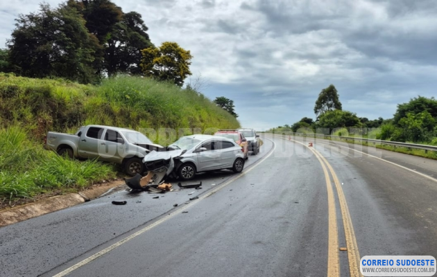 Colisão-na-BR-146-em-Passos-resulta-em-morte-e-três-feridos