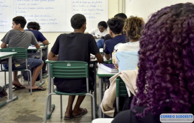 Pais-e-responsáveis-que-solicitaram-novas-matrículas-na-rede-estadual-precisam-confirmar-vagas-presencialmente-até-14/1