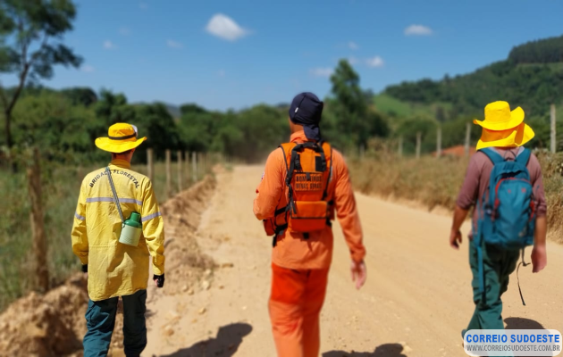 Turista-é-resgatada-após-mais-de-26-horas-desaparecida-em-área-de-mata-em-São-Thomé-das-Letras