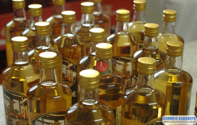 Produção-regular-de-cachaça-ganha-reforço-com-acordo-firmado-entre-Instituto-Mineiro-de-Agropecuária-e-Secult