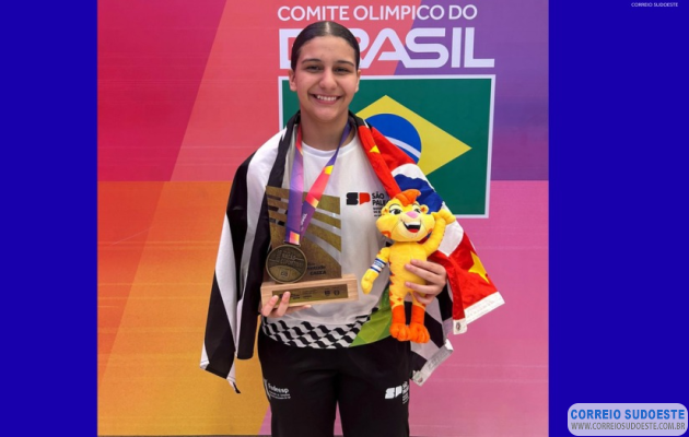 Jovem-goleira-de-Guaxupé-brilha-no-handebol-nacional-e-conquista-título-brasileiro-escolar-pelo-Colégio-Amorim-