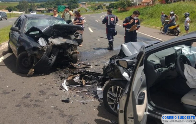 Colisão-frontal-mata-motorista-em-Paraíso-próximo-ao-trevo-de-acesso-a-Ribeirão