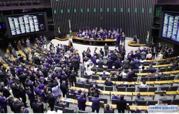 Entidades-do-Sul-de-Minas-enviam-ofício-aos-deputados-federais-contra-a-jornada-5x2